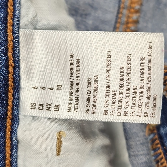 American Eagle Super Stretch Medium Wash Distressed Denim Frayed Hem Mini Skirt - Picture 11 of 15